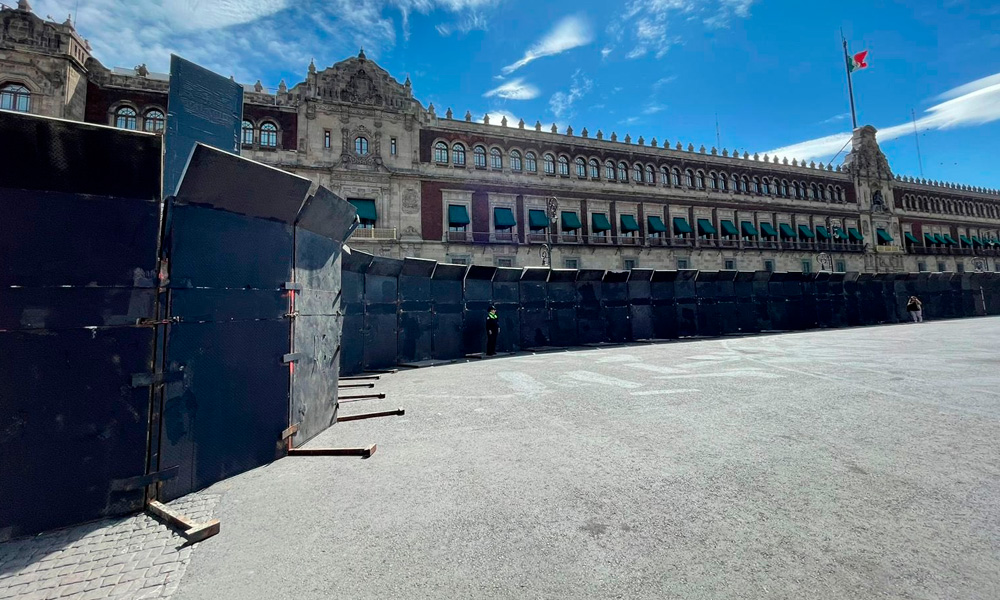 Palacio Nacional cercado por valla metálica ante "Marcha por Nuestra Democracia"