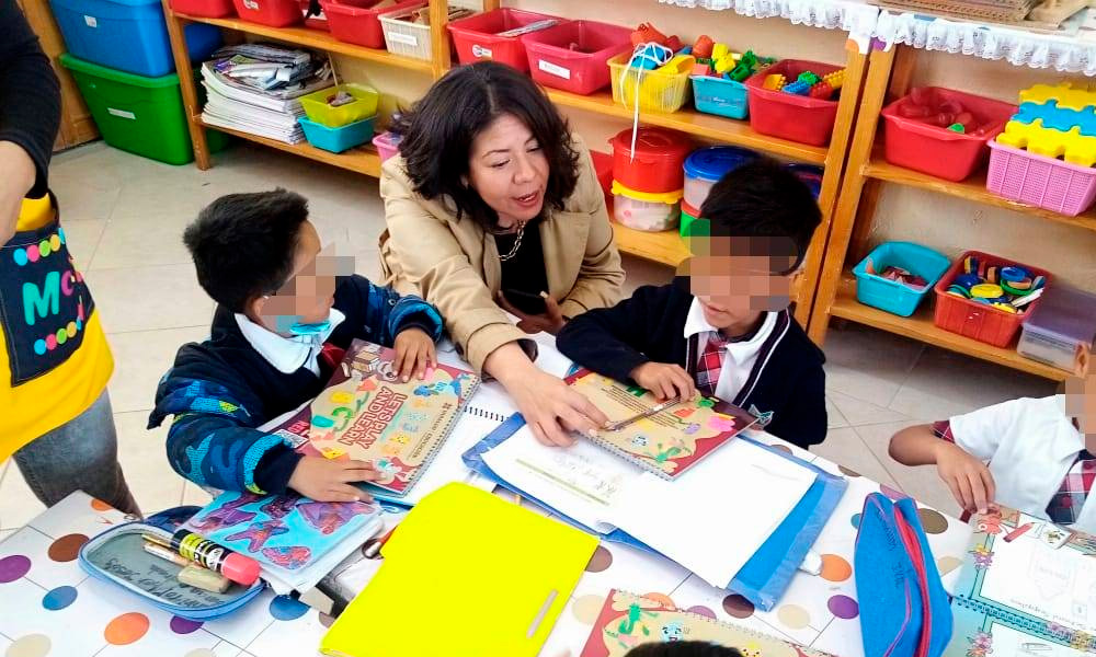 Coordinación de Programas de Inglés de la DGDC entrega Cuadernillo de trabajo a la escuela preescolar