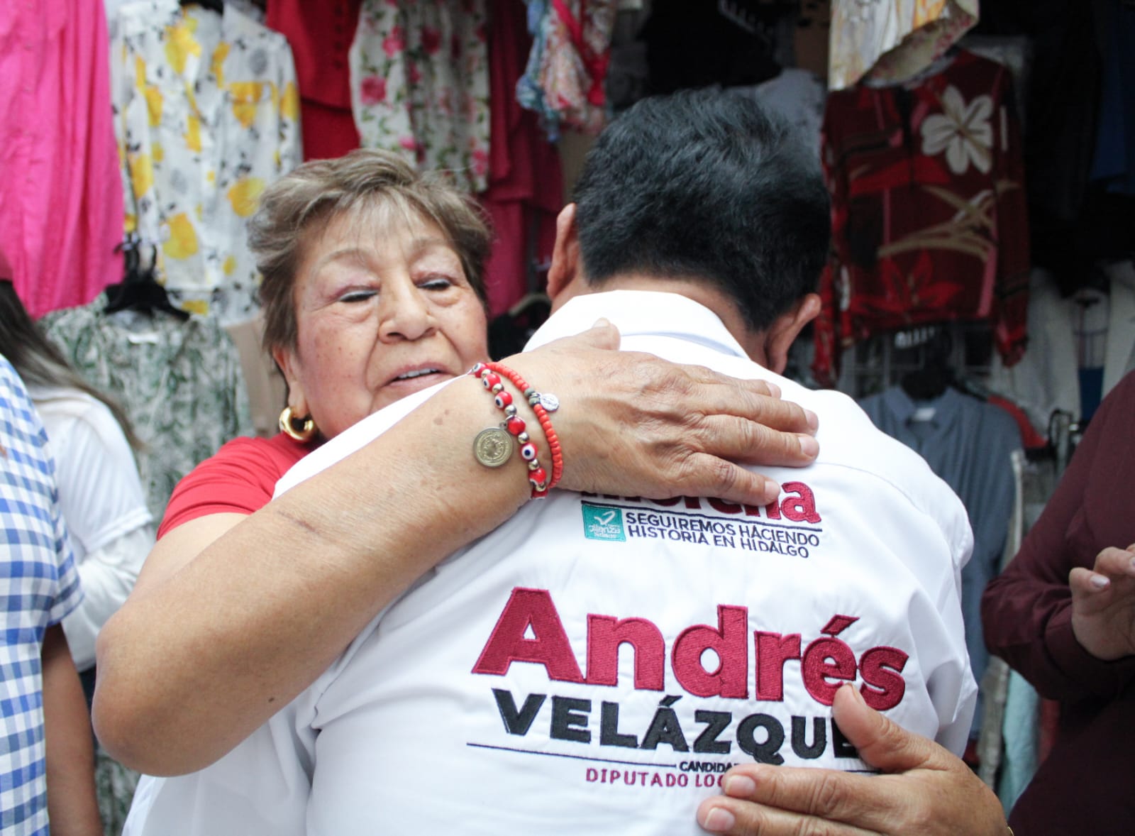 Andrés Velázquez promete apoyo a mercados de Pachuca desde el Congreso Estatal